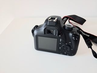 Cámara Canon EOS 4000D con objetivo del kit