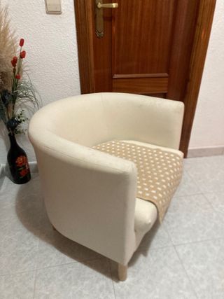 Butaca cómoda beige y marrón