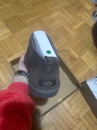 Zapatos UGG grises calentitos