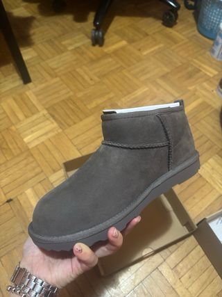 Zapatos UGG grises calentitos