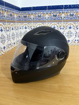 Casco de moto negro