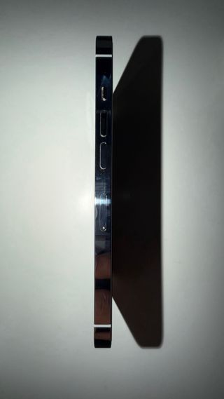 iPhone 13 en muy buen estado, totalmente funcional