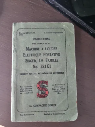 Antigua Máquina de coser Singer 221K peso pluma