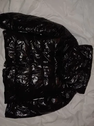 Chaqueta negra brillante talla 11-12