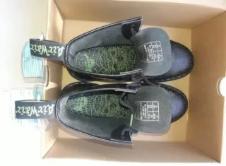 Dr. Martens T42 Halloween Spiderweb Boots negras