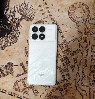 Móvil Redmi K70 Pro, casi idéntico al Poco f7 Pro.