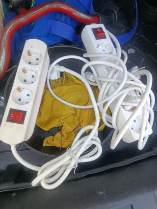 Regleta y alargador eléctrico blanco