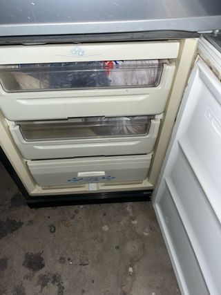 Nevera Whirlpool plateada