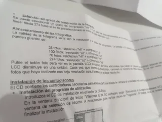 Mini cámara digital azul y plateada
