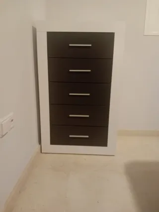 Cajonera blanca y negra