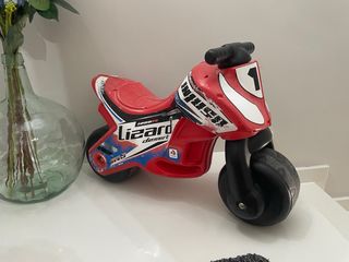 Moto correpasillos infantil roja