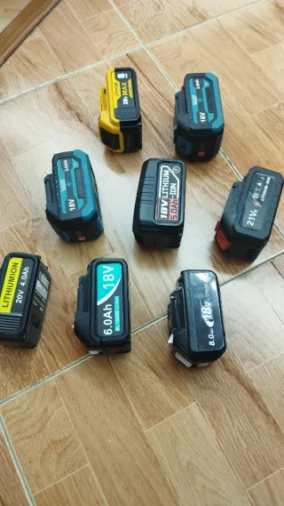 2 baterías genéricas marca blanca makita