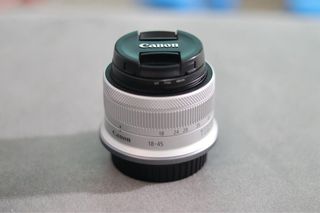 Objetivo Canon RF-S 18-45mm F4.5-6.3 IS STM Plata