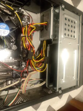 Torre Ordenador Negra