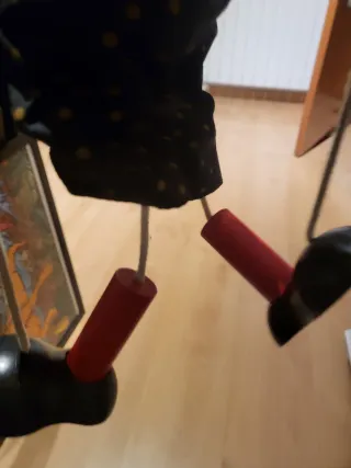 Marioneta bruja madera y tela.