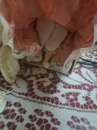 Muñeca de colección  con su armario