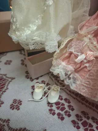 Muñeca de colección  con su armario