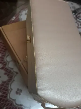 Muñeca de colección  con su armario