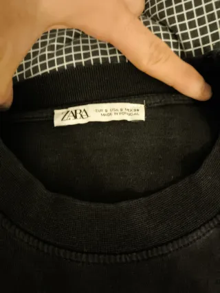 Camiseta Zara Estampada Negra