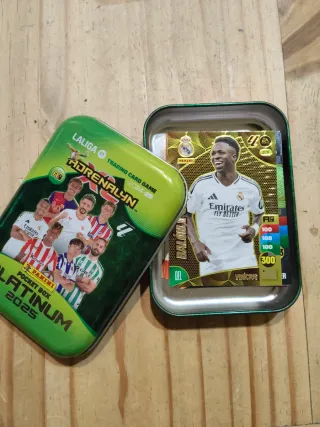 32 Cromos Adrenalyn LaLiga 2025