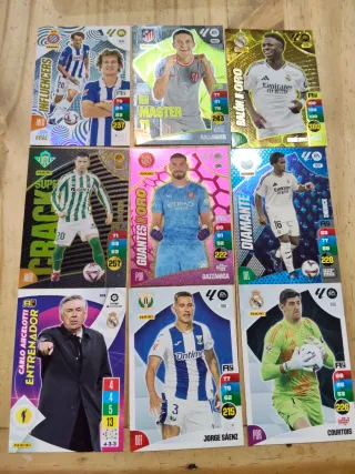 32 Cromos Adrenalyn LaLiga 2025