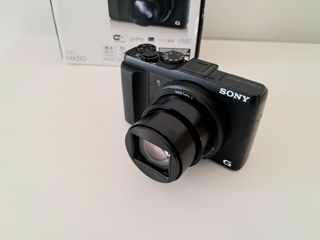 Cámara Sony Cyber-shot DSC-HX50 con caja