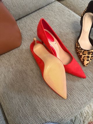 Zapatos de tacón rojos