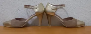 Zapatos de tacón Pitillos mujer beige y oro