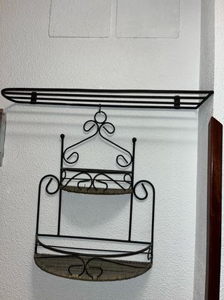 Conjunto de muebles de forja.