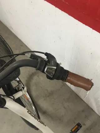 Bicicleta de paseo blanca