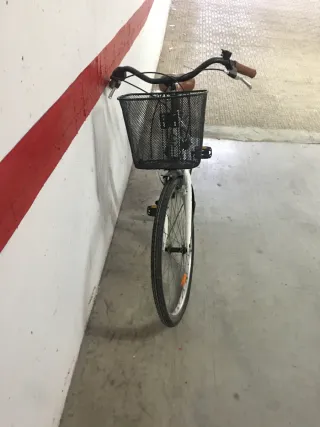 Bicicleta de paseo blanca