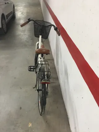 Bicicleta de paseo blanca