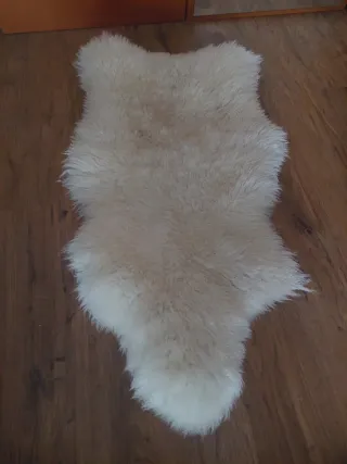 Alfombra de piel de oveja Ikea blanca