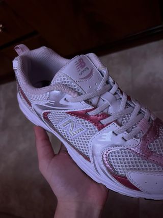 New Balance 530 Rosa y Blanco