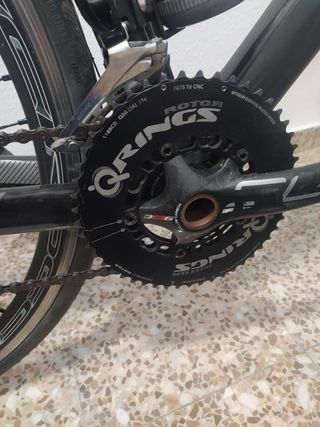 Bicicleta de carretera BH negra