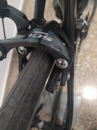 Bicicleta de carretera BH negra