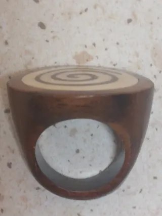 Anillo de madera con espiral