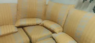 Sofá chaiselongue tela azul y amarillo