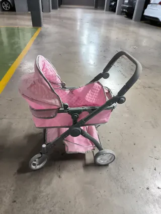 Cochecito de juguete rosa