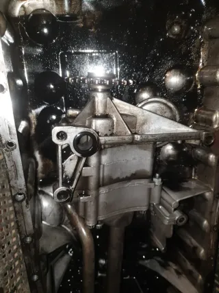 Carter de aceite y bomba mercedes ML270