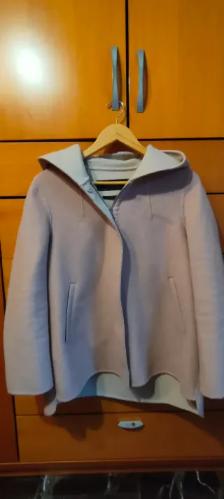 Abrigo Zara rosa palo con capucha