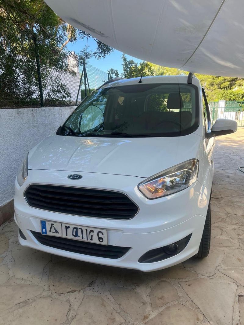 Ford Tourneo Courier 2017 - foto 1