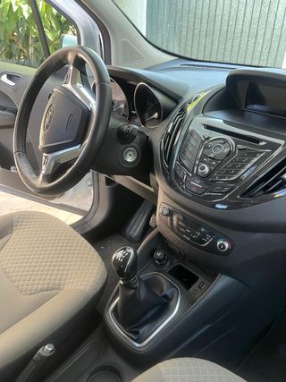 Ford Tourneo Courier 2017