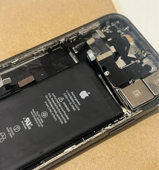 Scocca iPhone 12 Pro Azzurra con componenti