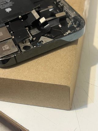 Scocca iPhone 12 Pro Azzurra con componenti