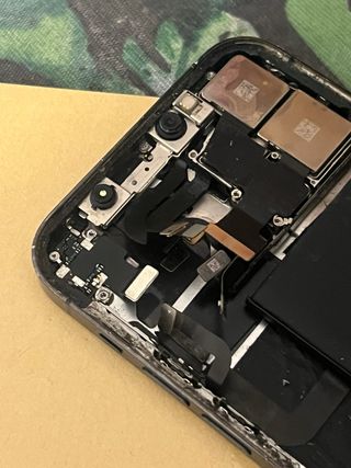 Scocca iPhone 12 Pro Azzurra con componenti