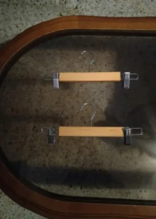 Perchas de Madera para pantalón con pinzas