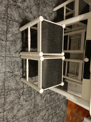 Mesa de cocina con 5 banquetas