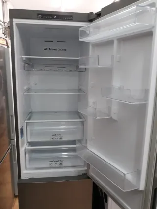 Nevera Marca Samsung plateada altura 2 metro ancho