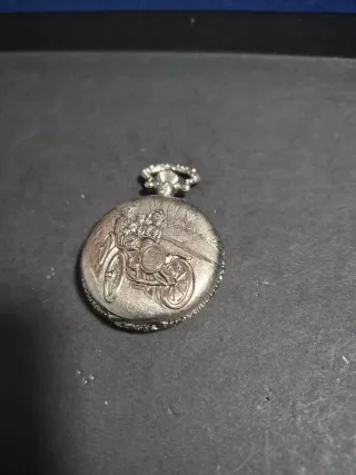 Reloj de bolsillo cuarzo plateado